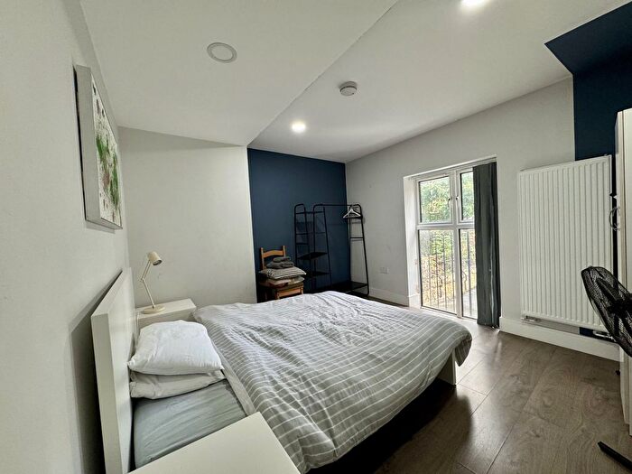 1 Bedroom Flat To Rent In Queens Crescent, Kentish Town, NW5