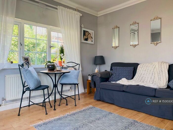 2 Bedroom Maisonette To Rent In Court Bushes Road, Whyteleafe, CR3