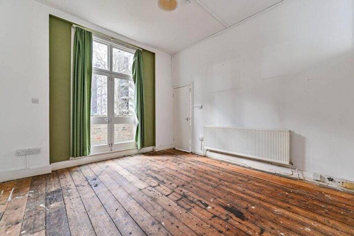 2 Bedroom Flat For Sale In Bartholomew Road, Camden, London, NW5