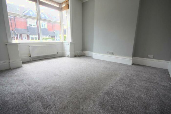 1 Bedroom Apartment To Rent In Abbotsbury Road, Weymouth, DT4