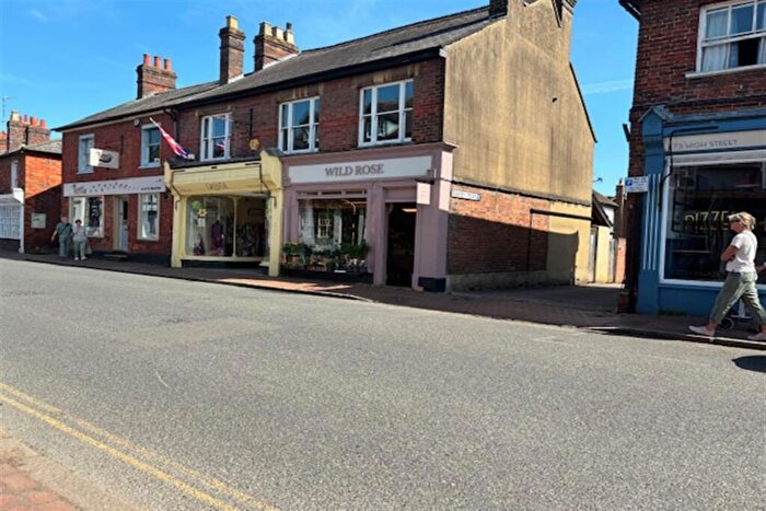 3 Bedroom Flat To Rent In High Street, HP16