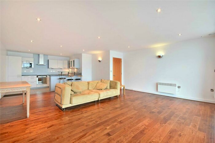 2 Bedroom Flat To Rent In Western Gateway, Silvertown, E16