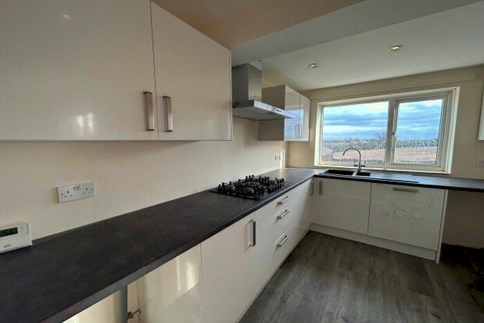 3 Bedroom Property To Rent In Silcoates Lane, Wakefield, WF2