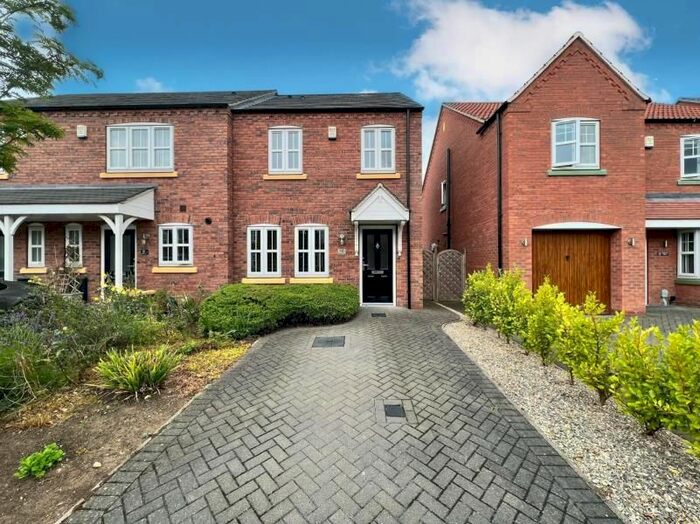 3 Bedroom End Of Terrace House To Rent In Bowland Way, Kingswood, HU7