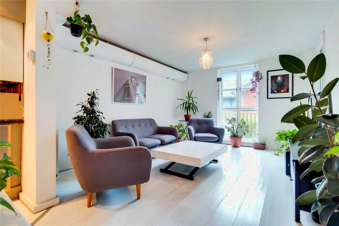 2 Bedroom Apartment To Rent In Bentley Road, London, N1