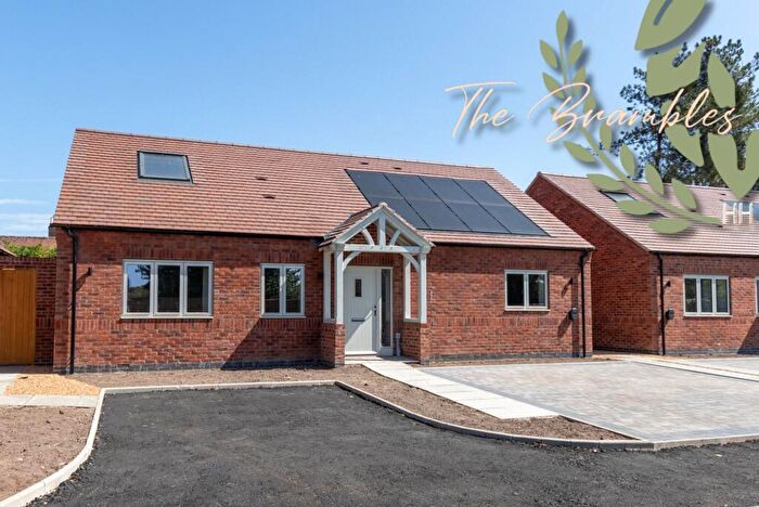 2 Bedroom Detached Bungalow For Sale In Cakebole Lane, Worcestershire, DY10