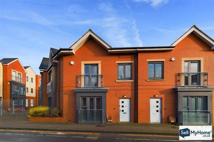 2 Bedroom Town House To Rent In Greenfield Road, Harborne, Birmingham, B17