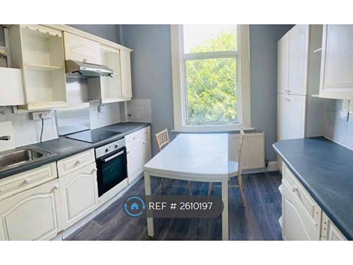 3 Bedroom Flat To Rent In West Hendon Broadway, London, NW9