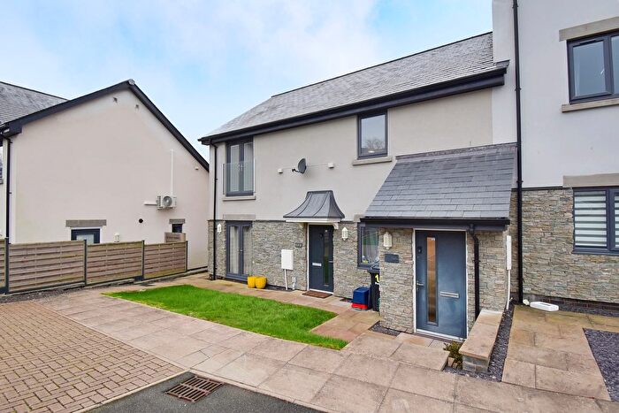 2 Bedroom Flat To Rent In Court Rise, Hoggan Park, Brecon, Powys., LD3