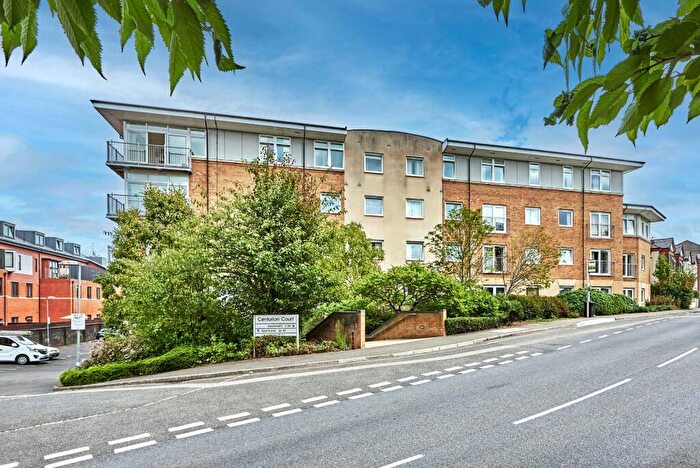 2 Bedroom Apartment To Rent In Camp Road, St. Albans, Hertfordshire, AL1