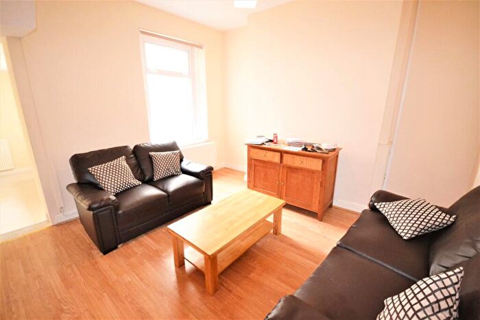 4 Bedroom House To Rent In St Helens Avenue, Brynmill, Swansea, SA1