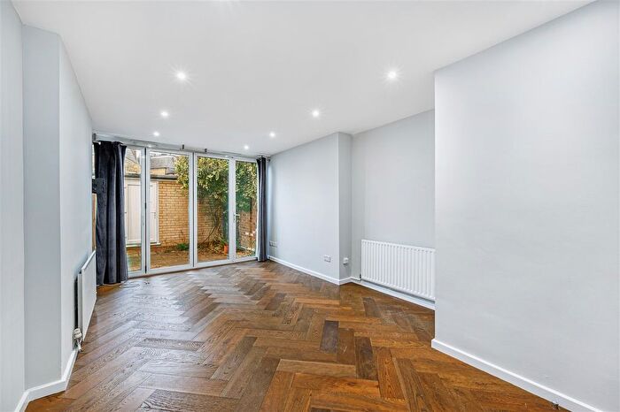 2 Bedroom Property To Rent In Parsons Green Lane, London, SW6