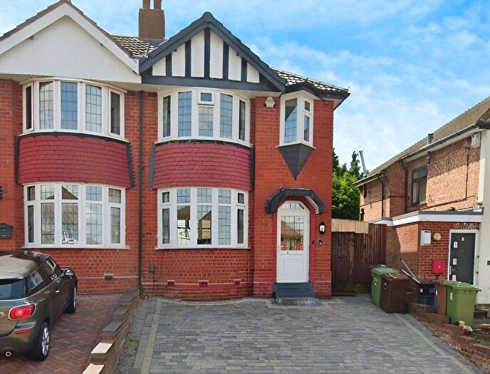 3 Bedroom Semi-Detached House To Rent In Rangoon Road, Solihull, B92