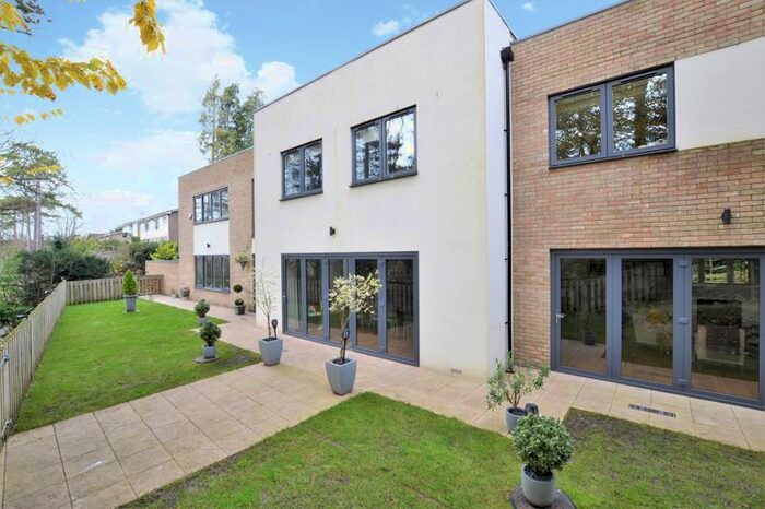 5 Bedroom Detached House To Rent In Southview Road, Warlingham, CR6