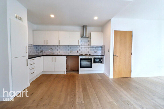 2 Bedroom Apartment For Sale In Crown Street, Leeds, LS2