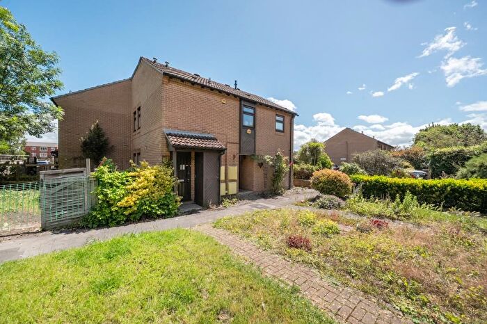 1 Bedroom Flat For Sale In Newbury, Berkshire, RG14