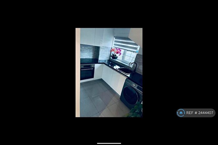 3 Bedroom Terraced House To Rent In Northdown Road, Hatfield, AL10