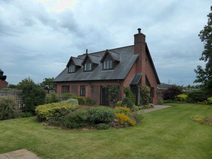 3 Bedroom Detached House To Rent In Long Street, Hanslope, MK19