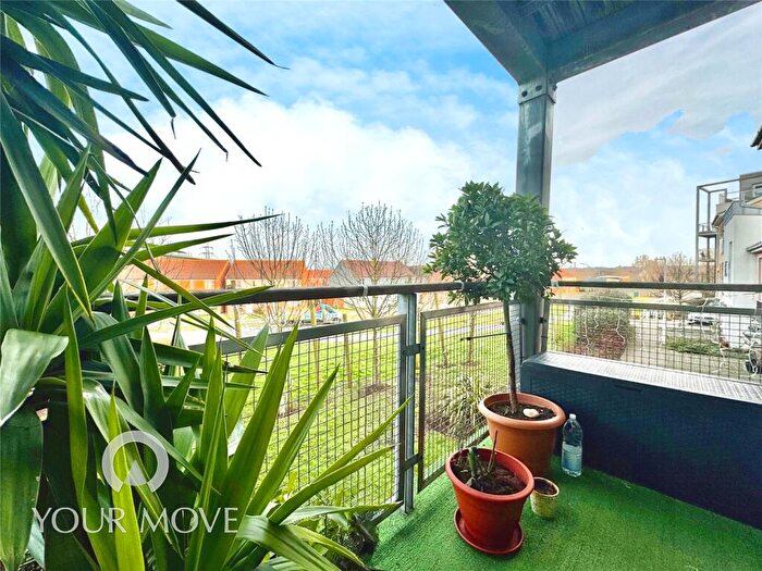 2 Bedroom Flat For Sale In Morris Walk, Dartford, Kent, DA1