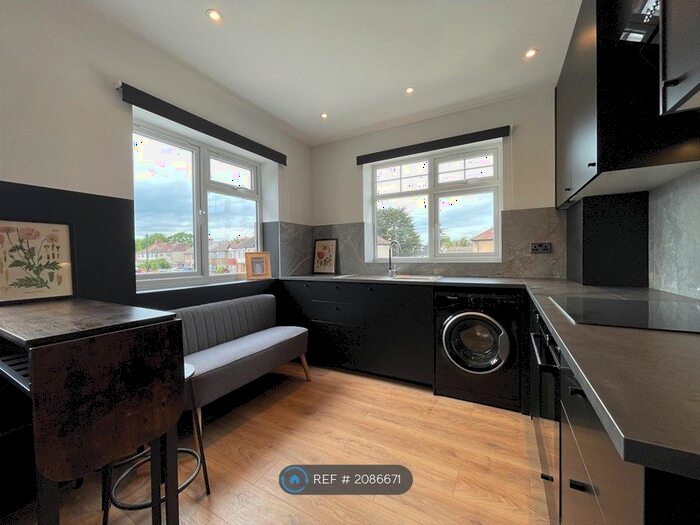 2 Bedroom Flat To Rent In Rosemill House, Morden, SM4