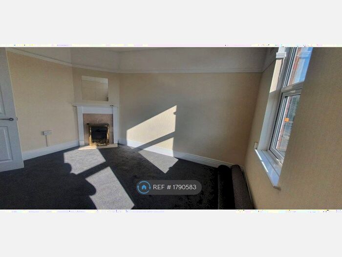 2 Bedroom Flat To Rent In Penn Road, Wolverhampton, WV4