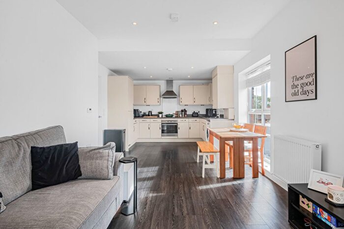 2 Bedroom Flat For Sale In Upper Elmers End Road, Beckenham, BR3