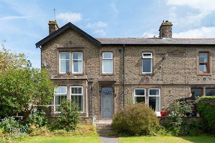 4 Bedroom Semi-Detached House For Sale In Gisburn Road, Barnoldswick, BB18