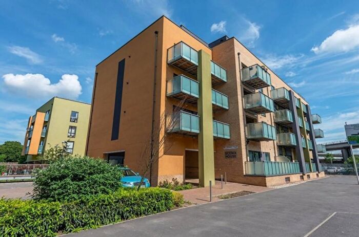 3 Bedroom Flat To Rent In Scenix House, Chigwell Road, London, E18