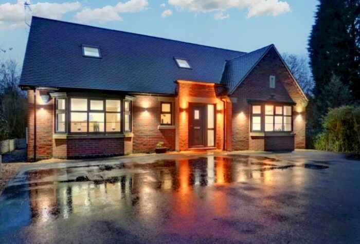 3 Bedroom Bungalow To Rent In Uppingham Road, Leicester, LE5