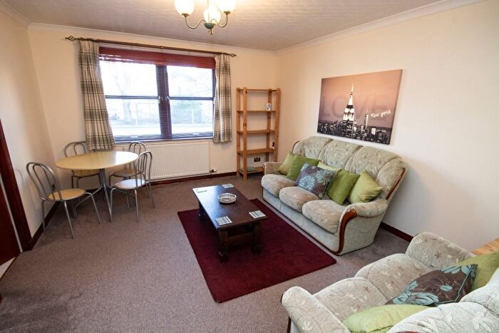 2 Bedroom Flat To Rent In Roslin Place, City Centre, Aberdeen, AB24