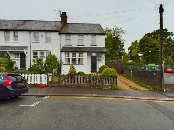 3 Bedroom End Of Terrace House To Rent In Malcom Road, Coulsdon, CR5