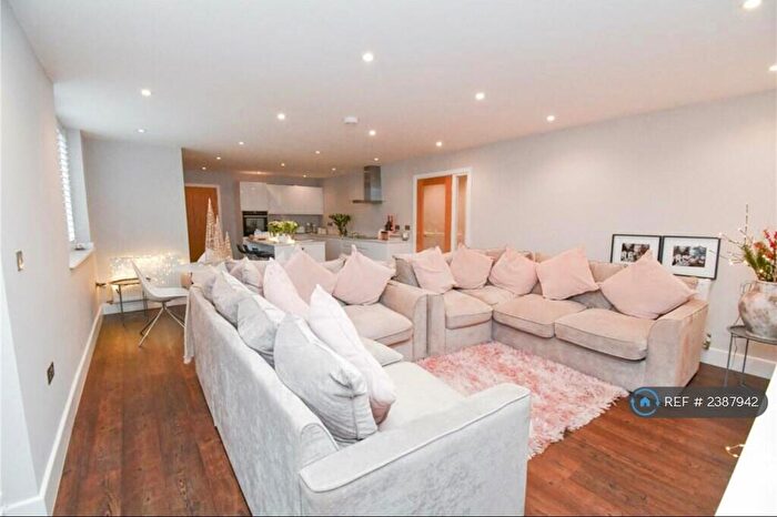 3 Bedroom Flat To Rent In Rocky Lane, Wirral, CH60