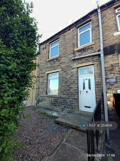 1 Bedroom Terraced House To Rent In Halifax Old Road, Huddersfield, HD1