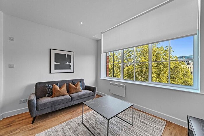 1 Bedroom Apartment To Rent In West Smithfield, London, EC1A