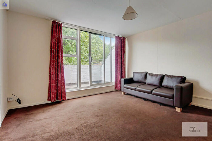 3 Bedroom Apartment To Rent In Beachcroft Way, Archway, N19