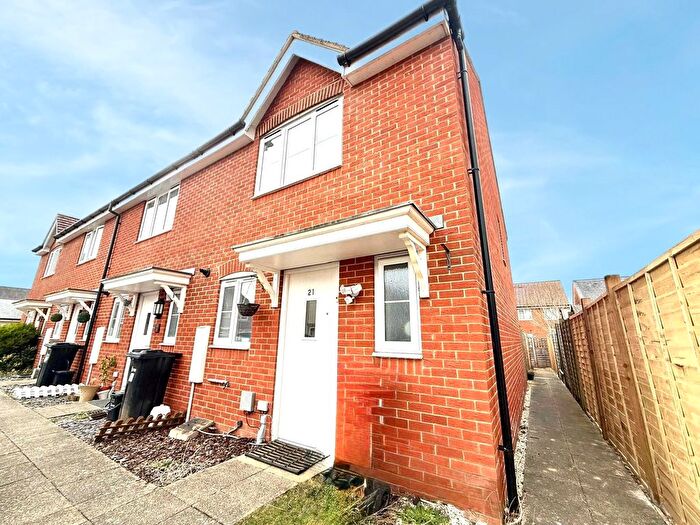 2 Bedroom End Of Terrace House To Rent In Fawn Drive, Three Mile Cross, Reading, Berkshire, RG7