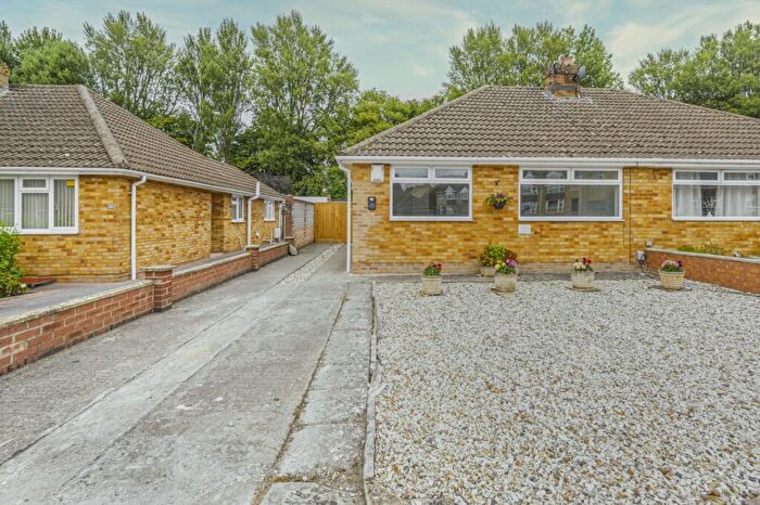 2 Bedroom Bungalow For Sale In Sunningdale Road, Swindon, SN25