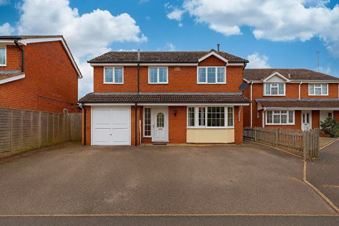 4 Bedroom Detached House For Sale In Ayres Close, Aylesbury, HP21