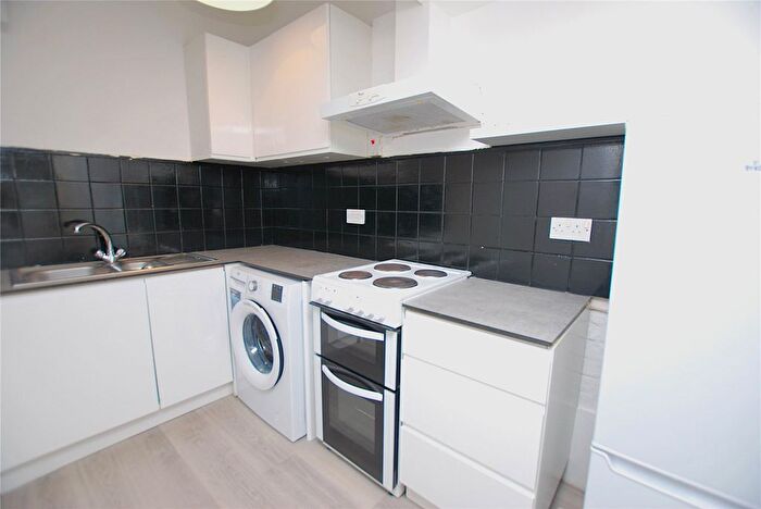 1 Bedroom Flat To Rent In Victoria Road, Guildford, Surrey, GU1