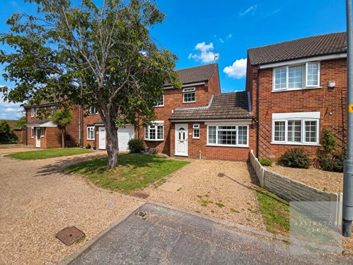 4 Bedroom Semi-Detached House To Rent In Fitzhenry Mews, Norwich, NR5