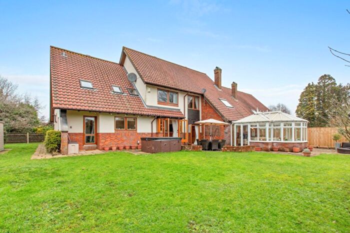 6 Bedroom Detached House For Sale In Mallard Croft, Haddenham, HP17