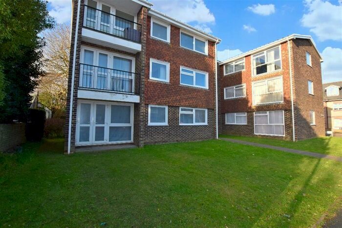 2 Bedroom Flat To Rent In Flat Oakwood Court, Victoria Drive, Bognor Regis, West Sussex, PO21