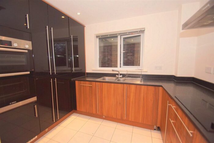 2 Bedroom Flat To Rent In Potternewton Mount, Leeds, LS7
