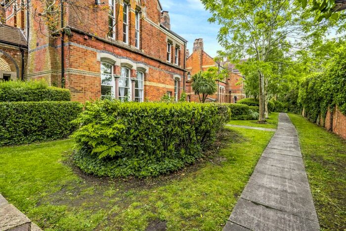 1 Bedroom Maisonette To Rent In Monro Drive, Guildford, Surrey, GU2