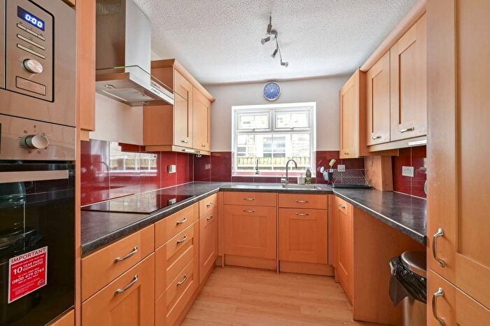2 Bedroom Flat To Rent In Woodside, Wimbledon, London, SW19