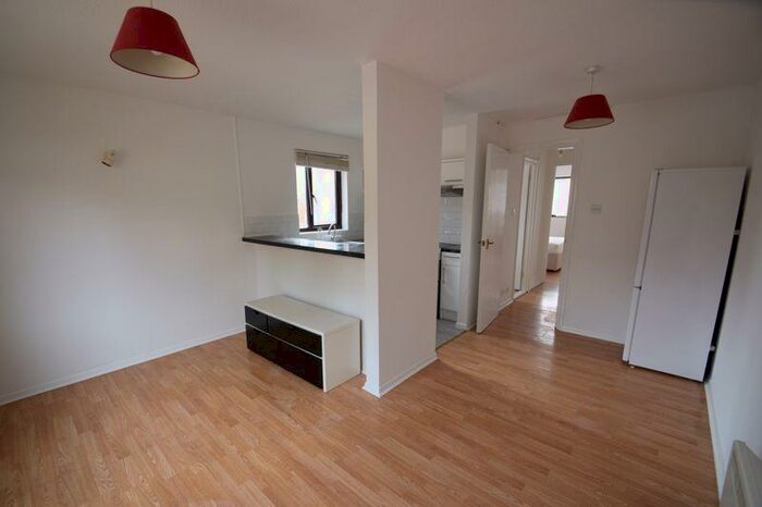 1 Bedroom Flat To Rent In Lowry Crescent, CR4