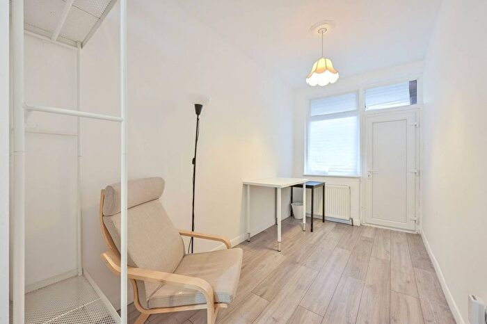 1 Bedroom Flat To Rent In Cannon Hill Lane, Morden, London, SW20