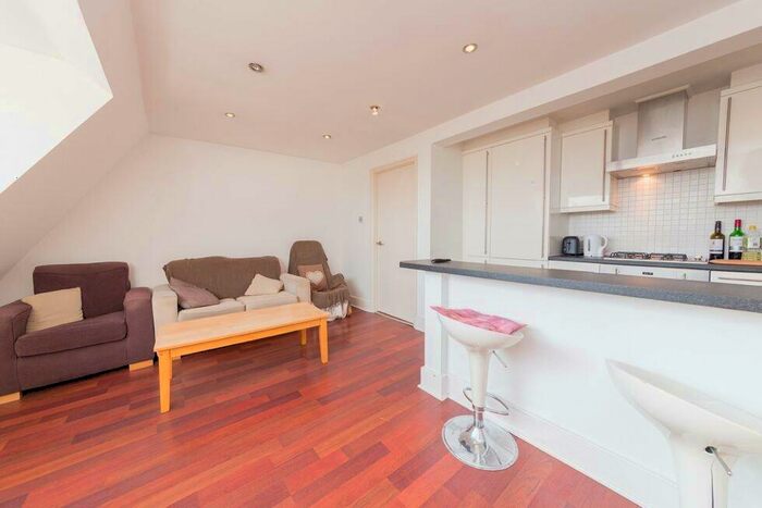 3 Bedroom Flat To Rent In Marlborough Road, Upper Holloway, N19
