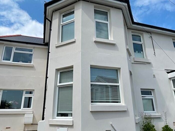 2 Bedroom Flat To Rent In Weeks Road, Ryde, PO33