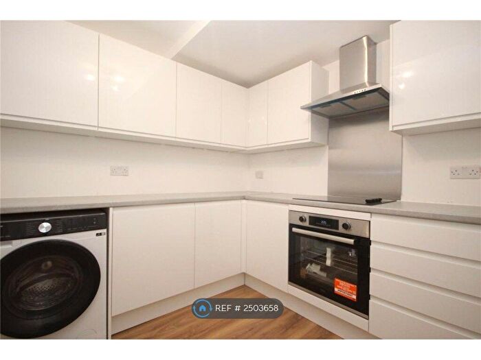 2 Bedroom Flat To Rent In Streatham High Road, London, SW16